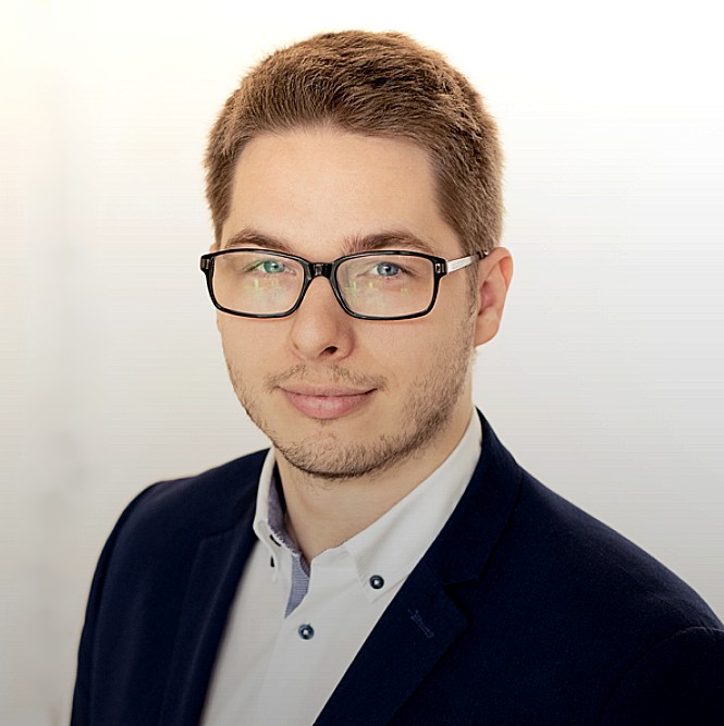 Łukasz Łoziński, corporate finance consulting Łukasz Łoziński, corporate finance consulting